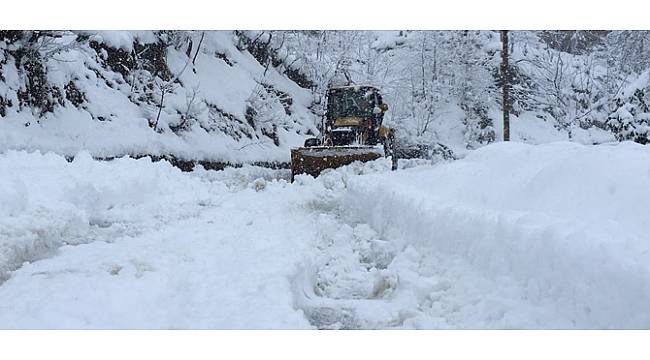 Rize'de Kardan Kapanan Köy Yolları Yeniden Ulaşıma Açıldı