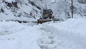 Rize'de Kardan Kapanan Köy Yolları Yeniden Ulaşıma Açıldı