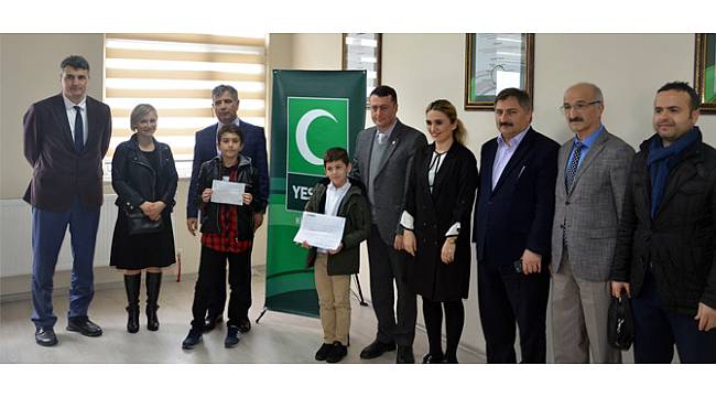 "İstiklal Marşını Güzel Okuma" Yarışmasında Kazandıkları Ödülü Yeşilay ile Darülaceze'ye Bağışladılar