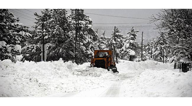 Rize'de Kar 42 Köy Yolunu Kapadı