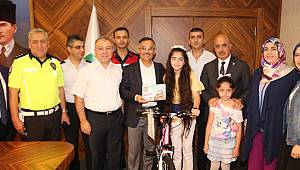 Sürücü Seyahat Karnesi Dolduran Nazende Balta, Bisiklet Ödülü Kazandı