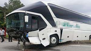 Rize Yolcu Otobüsü Kaza Yaptı 2 Yaralı