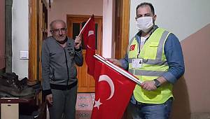 Rize'de Binlerce Türk Bayrak Dağıtıldı